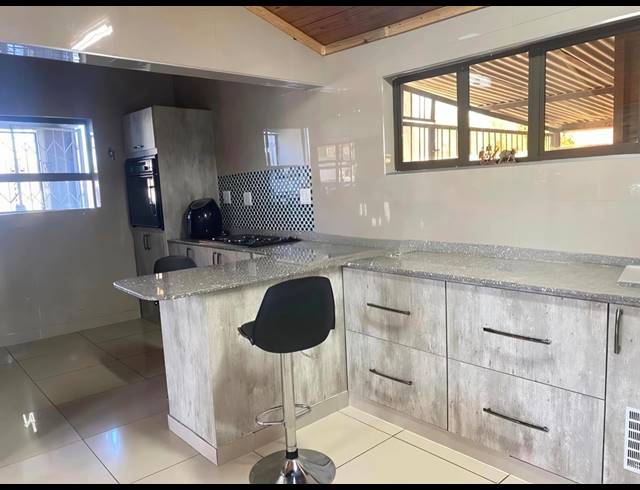 3 BEDROOM HOUSE FOR SALE IN FERNWOOD